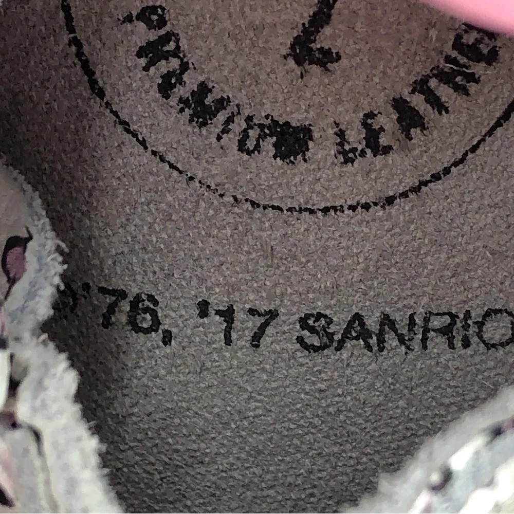 Freshly Picked x Sanrio Hello‎ Kitty baby moccasins Peek a Bow size 2 infant - Picture 9 of 16